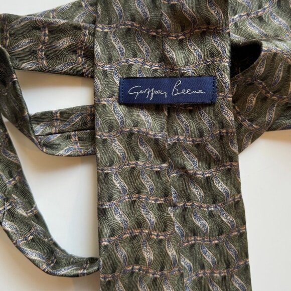 Geoffrey Beene Silk Tie - Picture 4 of 4